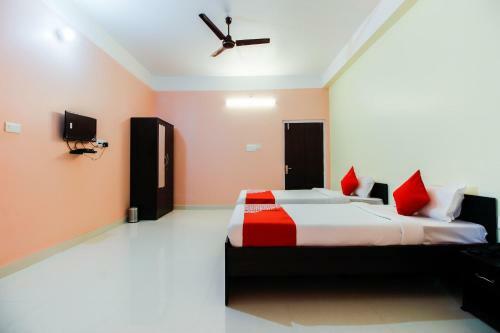 Hotel Vaccinated Staff- Collection O 36138 Aditya Guest House 1