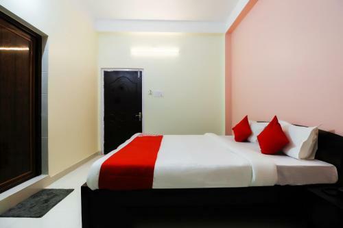 Hotel Vaccinated Staff- Collection O 36138 Aditya Guest House 1