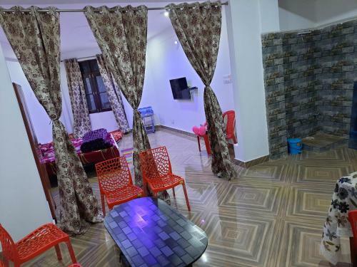 Hostal Shivalik Guest House / Hotel