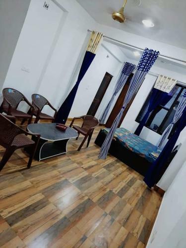 Hostal Shivalik Guest House / Hotel