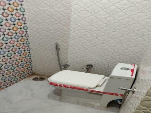 Spot On 80956 Hotel Radhee Milan
