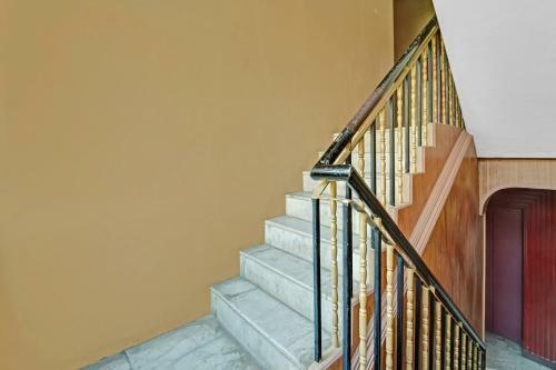 Oyo 85329 Hotel Vasee Residency