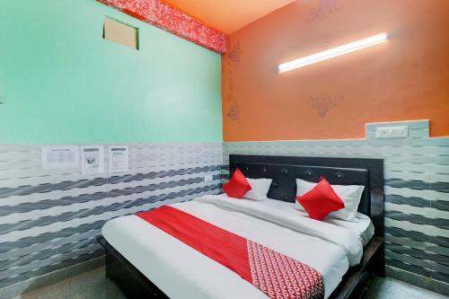 Oyo 77324 Hotel Shubham