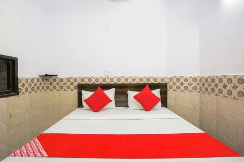 Oyo 81667 Hotel Mahak