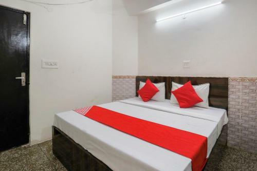 Oyo 81667 Hotel Mahak