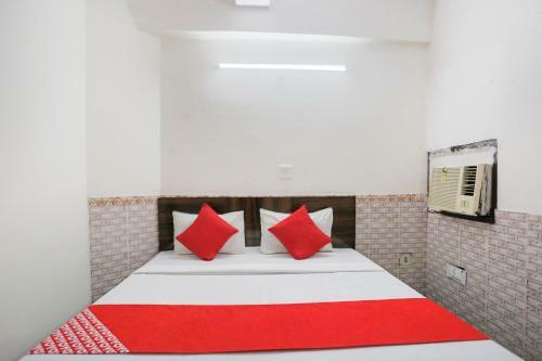 Oyo 81667 Hotel Mahak