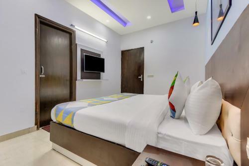 Hostal Collection O 82677 Hotel Apj Grand