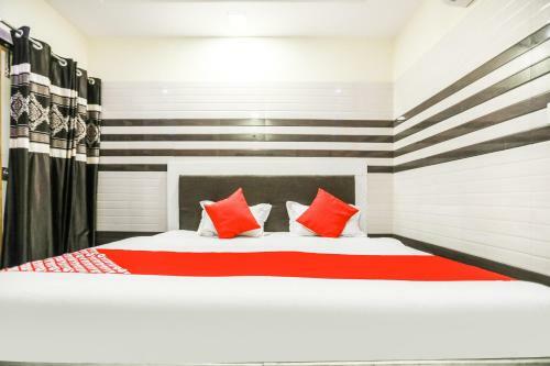 Vaccinated Staff - Oyo 71693 Starlight Hotel