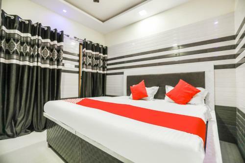 Vaccinated Staff - Oyo 71693 Starlight Hotel