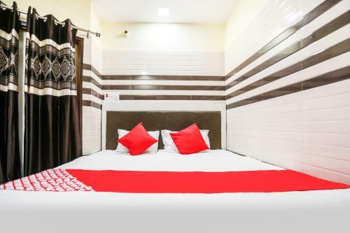 Vaccinated Staff - Oyo 71693 Starlight Hotel