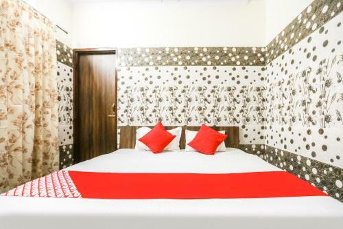 Vaccinated Staff - Oyo 71693 Starlight Hotel