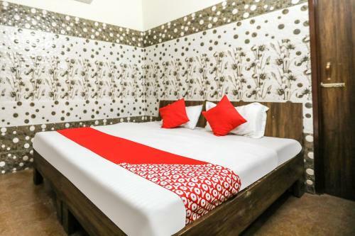 Vaccinated Staff - Oyo 71693 Starlight Hotel