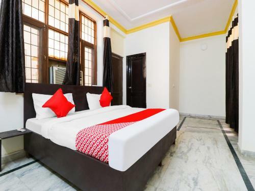 Oyo 85818 Hotel Peace