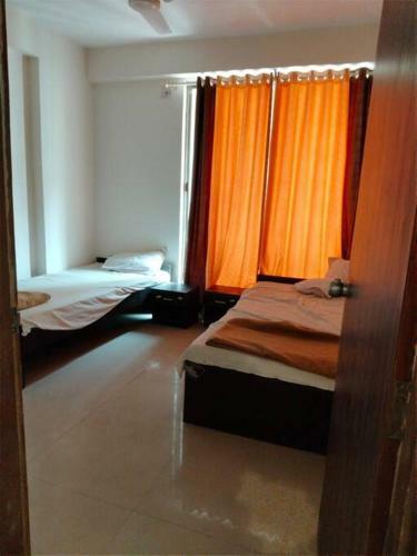 Entire 2 Bedroom Hall Kitchen Apartment Non Air Conditioned