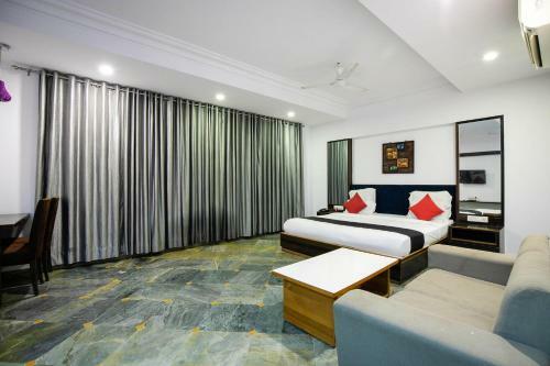 Collection O 49275 Hotel Suman City