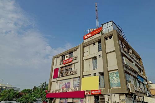 Oyo 81170 Hotel Sky Inn