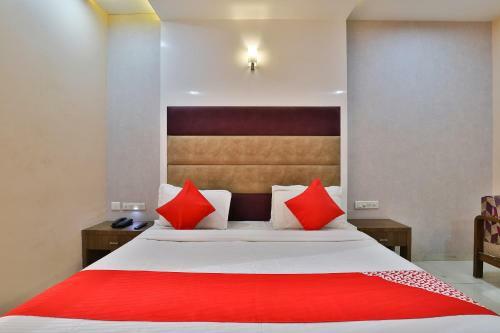 Oyo 35982 Hotel Blue Rock