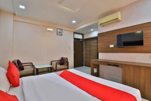Oyo 35982 Hotel Blue Rock