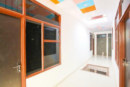 Hotel Vaccinated Staff - Oyo 62980 Shiva Residency