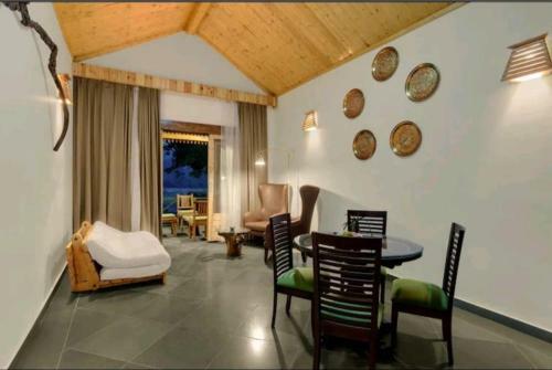 Hotel Tarangi Resort & Spa - A River Access Property