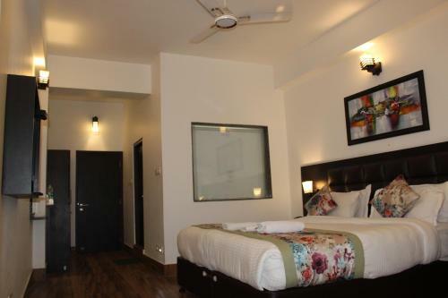 Hotel The Leenor Regency