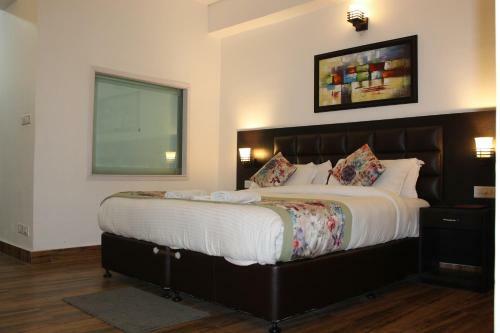 Hotel The Leenor Regency