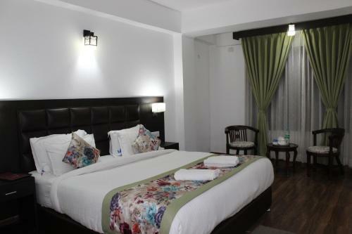 Hotel The Leenor Regency
