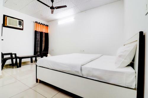 Oyo 77805 Hotel Sweet Valley