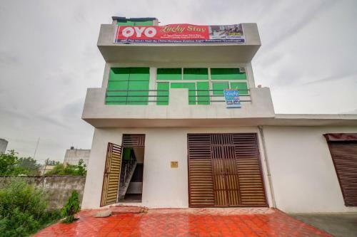 Hotel Oyo 81561 Lucky Stay