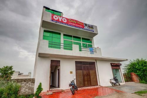 Hotel Oyo 81561 Lucky Stay