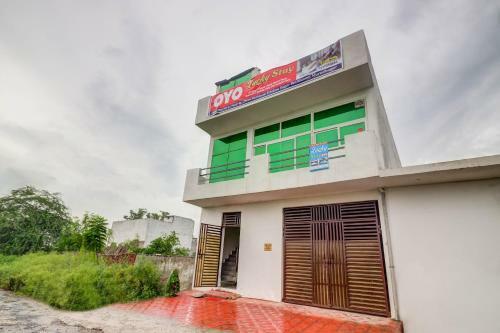 Hotel Oyo 81561 Lucky Stay