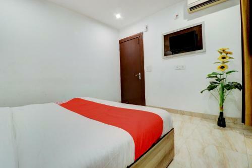 Oyo 82347 Hotel Silver Ray