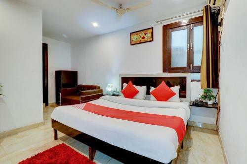Oyo 82347 Hotel Silver Ray