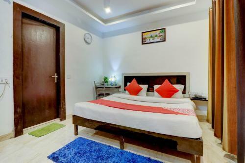 Oyo 82347 Hotel Silver Ray