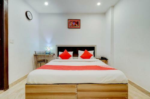 Oyo 82347 Hotel Silver Ray