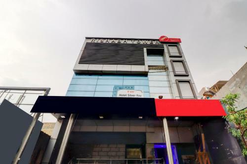 Oyo 82347 Hotel Silver Ray