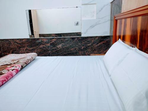 Sharda Hotel By Wb Inn