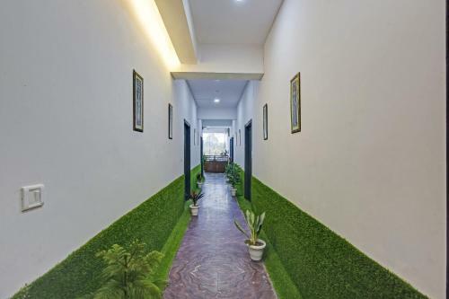 Oyo 86945 Hotel Ayush