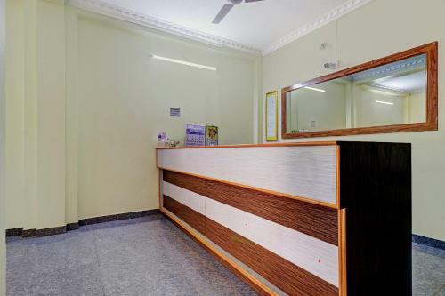 Oyo 81698 Hotel Gan Residency