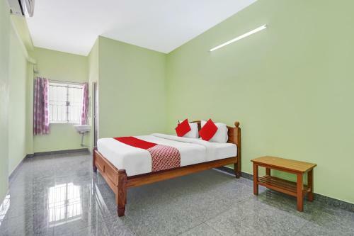 Oyo 81698 Hotel Gan Residency