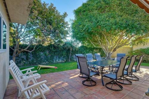 Great Group Retreat! Hacienda Decor, Spacious Floor Plan, Private Backyard