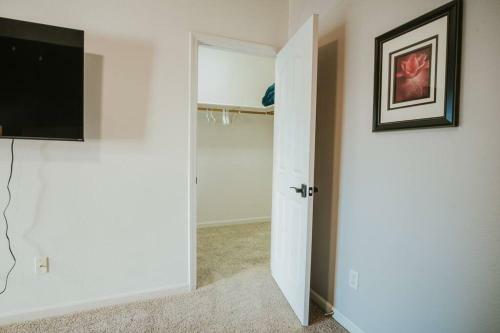 Cozy 3 Bedroom Close To Shops And Downtown