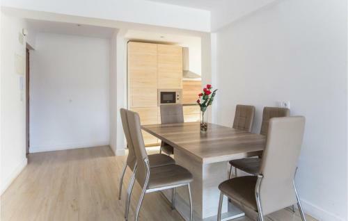 Awesome Apartment In Xilxes With 3 Bedrooms