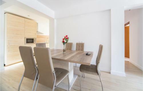 Awesome Apartment In Xilxes With 3 Bedrooms
