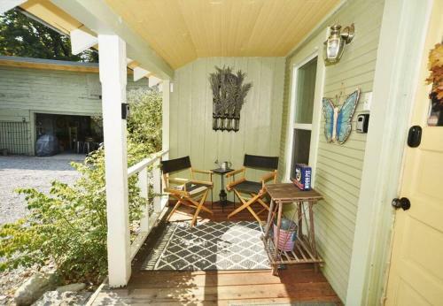 Riverfront Paradise-butterfly Ranch On The River