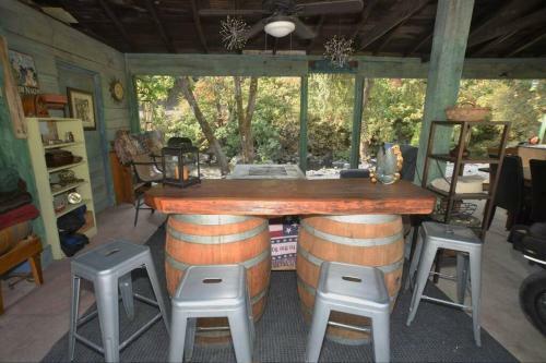 Riverfront Paradise-butterfly Ranch On The River