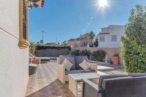 Stunning Five Bedroom Villa With Fabulous Swimming Pool.