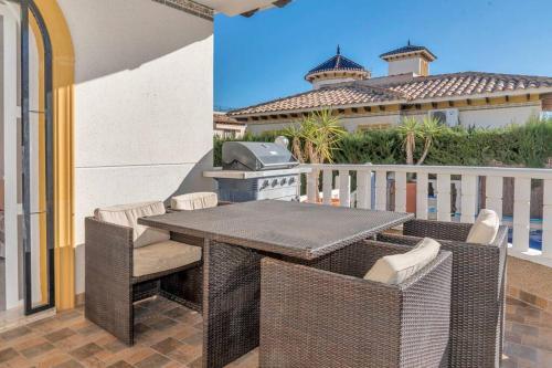 Stunning Five Bedroom Villa With Fabulous Swimming Pool.