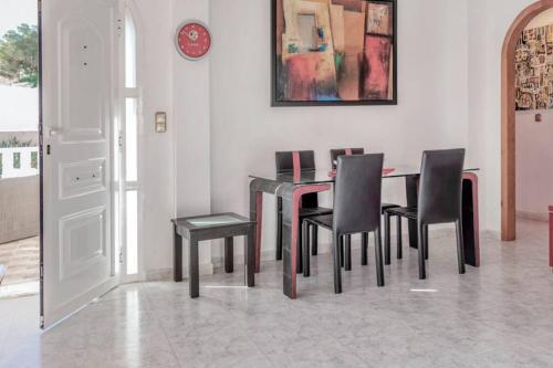 Stunning Five Bedroom Villa With Fabulous Swimming Pool.