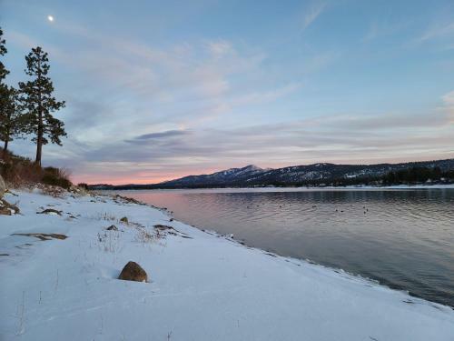 The Point! Spectacular Lake Views 5 Suites!